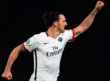 <P>פריס סן ז`רמן הוכיחה פעם נוספת שהיא שייכת לליגה של הגדולות ביבשת. אלופת צרפת גברה 1:2 על צ`לסי בפעם השניה תוך שבועיים, ובכך הדיחה את אלופת אנגליה שנה שניה ברציפות עם 2:4 בסיכום שני המשחקים. במסיבת העיתונאים של לפני המשחק, זלאטן איברהימוביץ` גנב את ההצגה כשאמר שפ.ס.ז` נולדה באמת כשהקטארים רכשו אותה, אז האמת? נראה שהצרפתים המציאו עצמם מחדש מאז שהכוכב נחת בעיר האורות.</P>
<P>השוודי היה מעורב באופן ישיר ב-29 שערים של הפריזאים בליגת האליפות מאז 2012, 17 יותר מכל שחקן אחר בקבוצה ועם שער ובישול גם הערב סידר לצרפתים רבע גמר רביעי בארבע השנים האחרונות. מלבד השמחה על ההעפלה, הכוכב רשם גם היסטוריה אישית קטנה כשנכנס למועדון מצומצם בו חברים 14 שחקנים, להם לפחות 50 שערים בליגת האלופות.<BR></P>