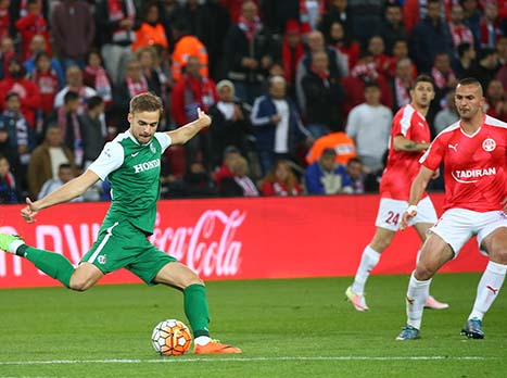 <STRONG>איולפסון ומכבי חיפה נכנסים לעניינים (דני מרון)</STRONG>