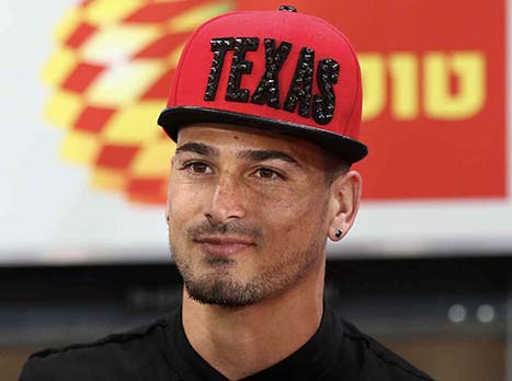 מאור בוזגלו יחזיק לחבריו אצבעות (צילום: אלן שיבר)