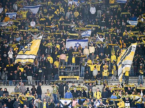 קריאות ``שיישרף לכם הכפר`` בטדי, חלק מהאוהדים הגיבו לכך בבוז צורם. מתחיל להתחמם ביציעים!