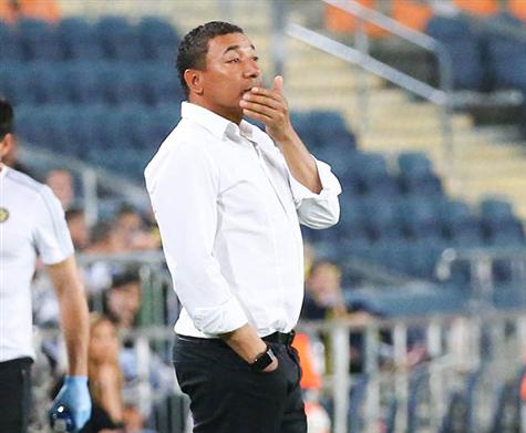 וידיגל מוטרד. למכבי ת``א לא נותר הרבה זמן כדי לכבוש ולנצח (צילום: דני מרון)