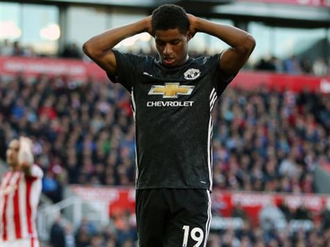 בצד השני, ראשפורד בועט שטוח ומדויק, אבל חלש מספיק ובאטלנד מצליח להדוף