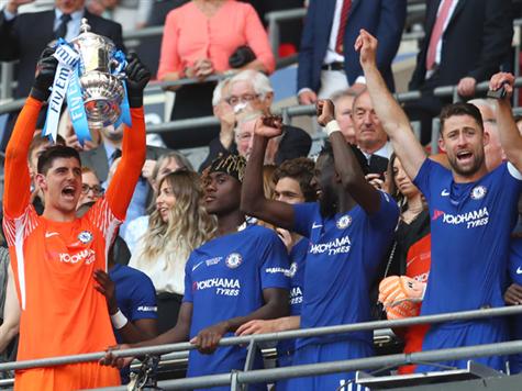 2017/18 לא הייתה פשוטה בכלל עבור צ`לסי, אבל היא הצליחה לסיים אותה עם זכייה בגביע. הערב, עידן מאוריציו סארי ייפתח באופן רשמי והדרך הטובה ביותר לציין אותו תהיה עם זכייה חמישית במגן הקהילה. (GETTY)