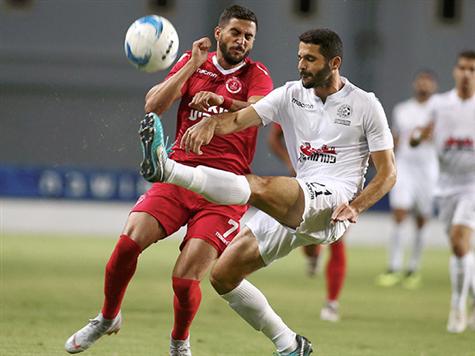 לא הרבה קורה בדקות הפתיחה (אלן שיבר)