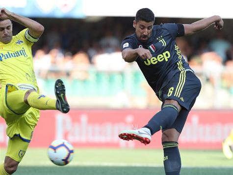 הפסקת שתייה בגלל החום, עדיין הבעיטה הזו של חדירה מפרידה בין הקבוצות (צילום: getty)