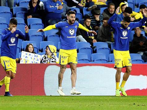 איביץ` פרסם את ההרכב: עטר, צ`יקו ואצילי בהתקפה. אמאדור פותח כבלם. ייני לא בסגל