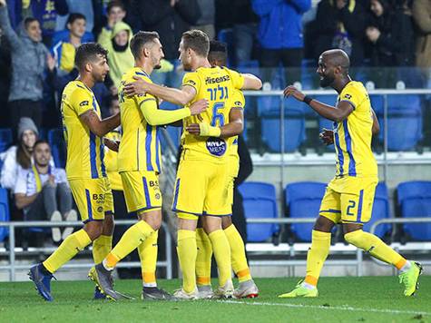 מכבי עולה ל-0:2 מוצדק! מיכה כובש די במקרה