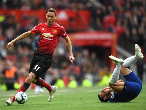 האווירה מתחממת. מאטיץ` חבט בפניו של אספיליקווטה, שלאחר מכן התנגש בצלם לאחר היתקלות עם פול פוגבה. (Getty)