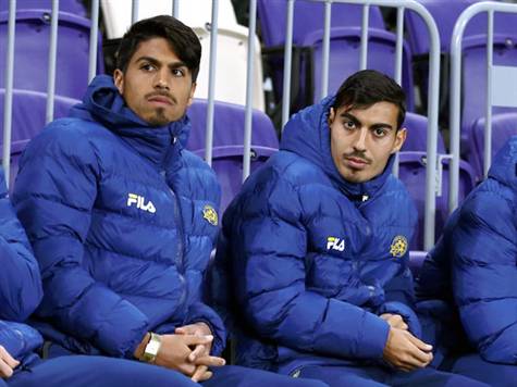 אחד פצוע, אחר מחפש את הדרך לשחק. דור פרץ ומתן חוזז (צילום: אלן שיבר)