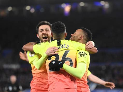 ריאד מחרז במסירה לברזילאי שכובש בקור רוח לרשת של שמייקל!!