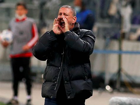 הפועל שולטת וחיפה מסתגרת. בכר עבר לשחק עם שלושה בלמים והקבוצה של קלינגר נראית מצוין&nbsp;(אלן שיבר)