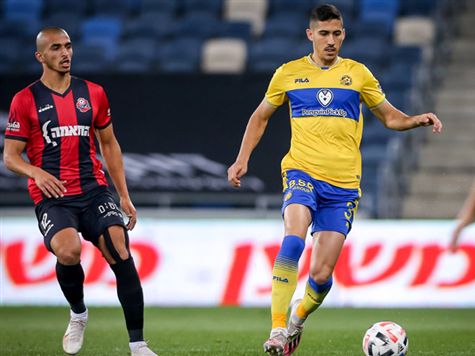 הקצב בסמי עופר איטי עד כה, השחקנים מתקשים להגיע למצבים. (מאור אלקסלסי)