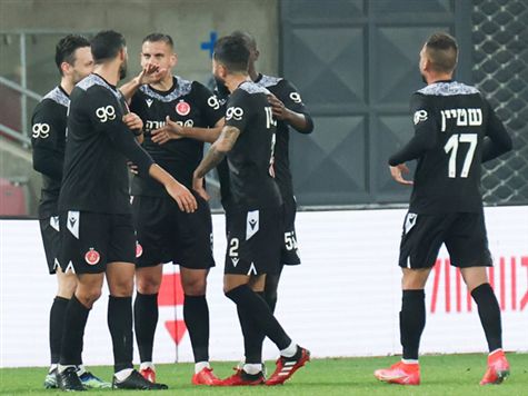 שטיין שלח כדור מדוד למרכז הרחבה, יוספי לא היה מספיק עירני ואבו עביד נגח את הכדור לרשת של לויטה. (דני מרון)