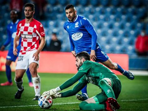 בעיטה לשער! פרייר ניסה את כוחו מקצה הרחבה, אבל הכדור היה חלש ולויטה עצר בקלות (עודד קרני)