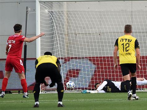 <STRONG>אחרי שכבש 10 פנדלים ברציפות, החמצה מאכזבת מאוד לאלטמן שעשויה לעלות לאדומים ביוקר (ברני ארדוב)</STRONG>