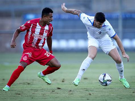 האדומים מנסים להיכנס למשחק (מאור אלקסלסי)