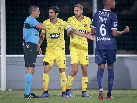 <STRONG>בית``ר ירושלים בעשרה שחקנים! (מאור אלקסלסי)</STRONG>