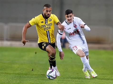 איתי בוגאנים. שחקן ההתקפה של חיפה לא היה מעורב מלבד הצהוב (אלן שיבר)