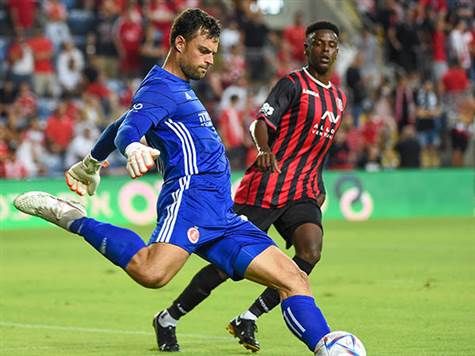 שתי הצלות גדולות שלו עזרו להפועל ת``א להישאר עם שער נקי עד עכשיו. מרינוביץ` (ברני ארדוב)