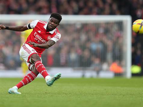 דיווחים באנגליה מספרים כי תומאס פארטיי לא הגיע למלון עם קבוצתו והוא עלול שלא לעמוד לרשות ארטטה למשחק הערב. מכה לא פשוטה לתותחנים (GETTY)