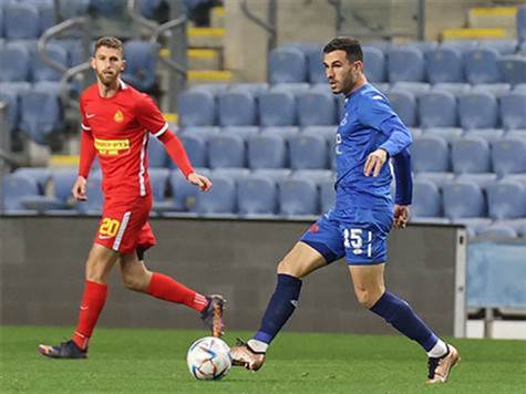 חצי שעה לפתיחת המשחק, בינתיים בואו ניזכר <A title=```` href=``https://playbyplay.sport5.co.il/?GameID=130551&FLNum=28`` target=````><STRONG>במפגש הקודם בין הקבוצות </STRONG></A>(דני מרון)