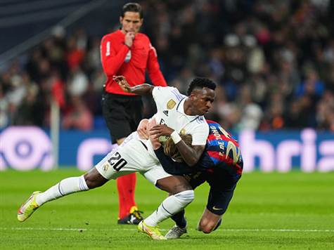 משחק מאד פיזי כיאה לקלאסיקו