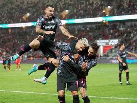 <STRONG>סיום בבלומפילד. הפועל באר שבע מביסה 0:4 את הפועל תל אביב ורושמת ניצחון חמישי ברציפות (אלן שיבר)</STRONG>