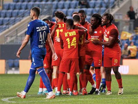 <STRONG>0:1 לאשדוד!</STRONG>&nbsp; התקפה יפה הסתיימה בכדור של רועי לוי לבוטאקה, והוא בעט בנגיעה לפינה הגבוהה של וולף (קובי אליהו)