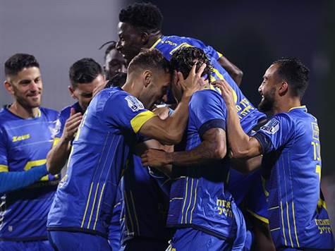 <STRONG>אחרי 46 שניות בלבד: ריינה עולה ליתרון! (צילום: מאור אלקסלסי)</STRONG>