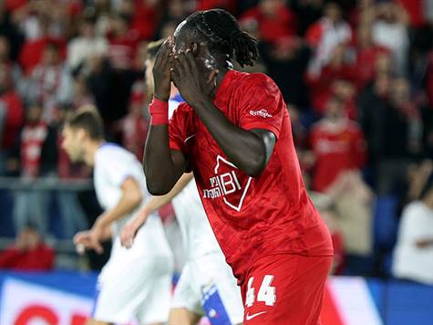 אחרי שצור החזיק בכדור יותר מ-8 שניות, ק``ש קיבלה קרן וכמעט מצאה שיוויון גדול! מזל לאדומים של ברדה (אלן שיבר)