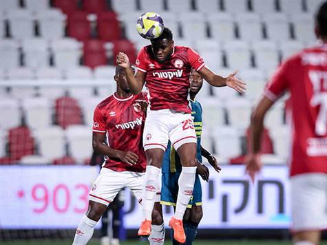 המחצית הראשונה בין בני ריינה להפועל ב``ש באצטדיון בראל שבנוף הגליל מסתיימת ב-0:0. האורחת שולטת בכדור אך לא מסוכנת ומציגה יכולת חלשה (מאור אלקסלסי)