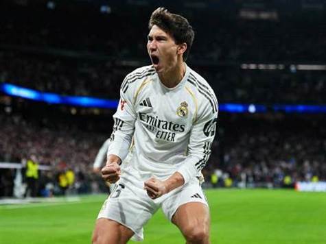 כדור נהדר של אלכסנדר ארנולד הגיע אל גארסיה, שבעט יפה את היתרון לפינה הרחוקה. שער נהדר של הבלאנקוס (GETTY)