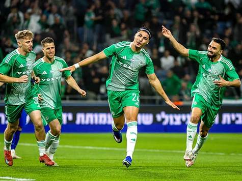 כדור קרן של בנסון מצא את ראשו של עיסאת, שנגח לרשת של אבו ניל (קובי אליהו)