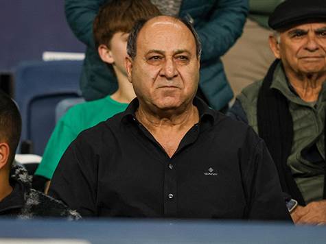 סכנין פשוט מחכה שהמשחק הזה יסתיים ואבו יונס לא נראה שמח במיוחד ביציע (קובי אליהו)