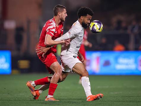 עוד הזדמנות של סכנין, הפעם עם נגיחה של סלמן סמוך לקורה! המארחים מתעוררים, אבל מיד ירדו לאחור ואיפשרו להפועל לצאת קדימה (מאור אלקסלסי)