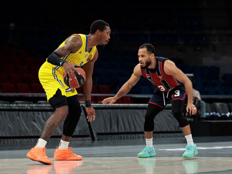 <STRONG><U>צפו במופע השלשות האדיר של לוני ווקר בבאסקוניה (GETTY)</U></STRONG>