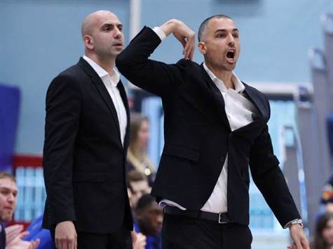 <span>אלי אופ יפה של הרצליה בפתיחה. <strong>צפו>>></strong> (אלן שיבר)</span>