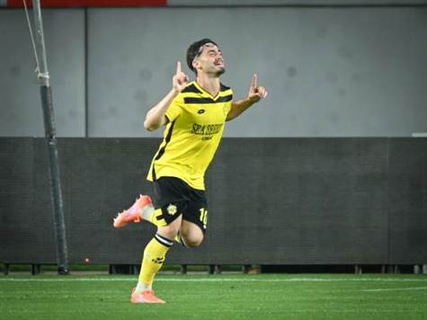 מחצית בנתניה: המקומיים חוגגים על בני סכנין עם 0:2, כאשר שני השערים הגיעו מטעויות בהגנה האדומה. זערורה (6) ובילו (25) כבשו (ברני ארדוב)