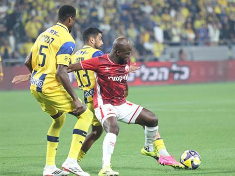 רבע שעה של כדורגל באצטדיון בלומפילד (אלן שיבר)