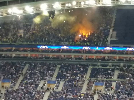 שימו לב למה שהלך ביציע של מכבי