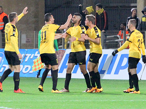 שחקני בית``ר חוגגים (אנצ`ו גוש)