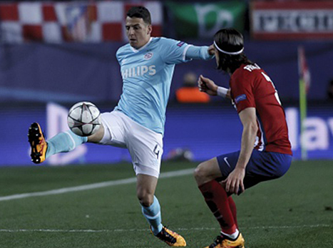 אריאס מול פיליפה לואיס. פ.ס.וו כמעט הדהימה את הספרדים (uefa)