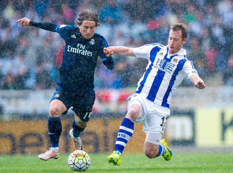 הקבוצות נלחמות גם בגשם