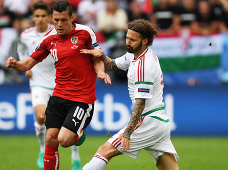 רגע של דאגה באוסטריה: יונוזוביץ` נפצע ונזקק לטיפול רפואי, האם קולר יצטרך לבצע חילוף מוקדם?