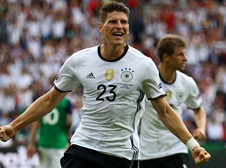 בישול ראשון למולר בטורנירי היורו, גומז נהנה ממנו