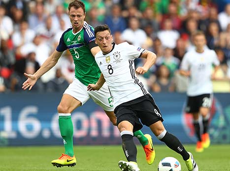 <STRONG>מי השחקנים משתי הנבחרות שיש לכם ביורו פנטזי? טקבקו לנו את השמות!</STRONG>