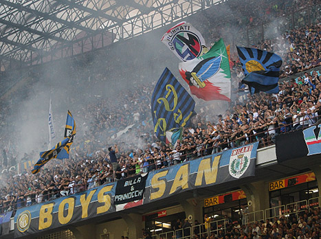 אינטר הגיעה להילחם על הכבוד שלה. היא ניצחה את יובנטוס בצורה מרשימה ועם אופי עצום, מה שהיה רחוק ממנה שנות אור רק בסוף השבוע האחרון. הכיסא של דה בור התנדנד והאוהדים, שספגו השפלות והקנטות מכל פינה בעקבות ההפסד לב``ש, מילאו את סן סירו, חיכו וציפו לפיצוי שלהם. הם קיבלו אותו, על חשבון היריבה הכי שנואה.