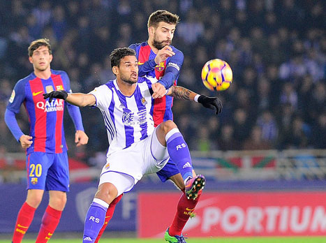 חיים קשים לפיקה בפתיחת המשחק