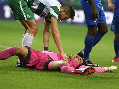 גלזר על הדשא. רגעים של חרדה בחיפה (צילום: אלן שיבר)