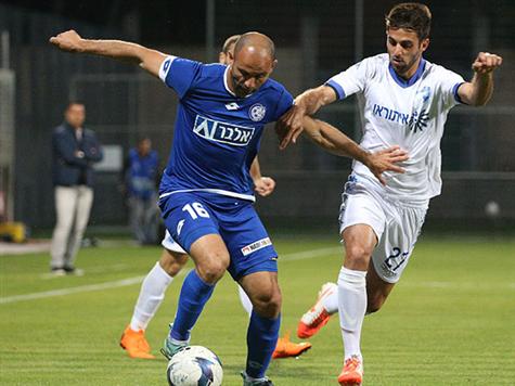 שוב שיתוף פעולה מרשים של שי ורודי חדד. הקשר סיים עם בעיטה חזקה מ-25 מטרים שחלפה מעל השער (אנצ`ו גוש, סוכנות ג`יני)